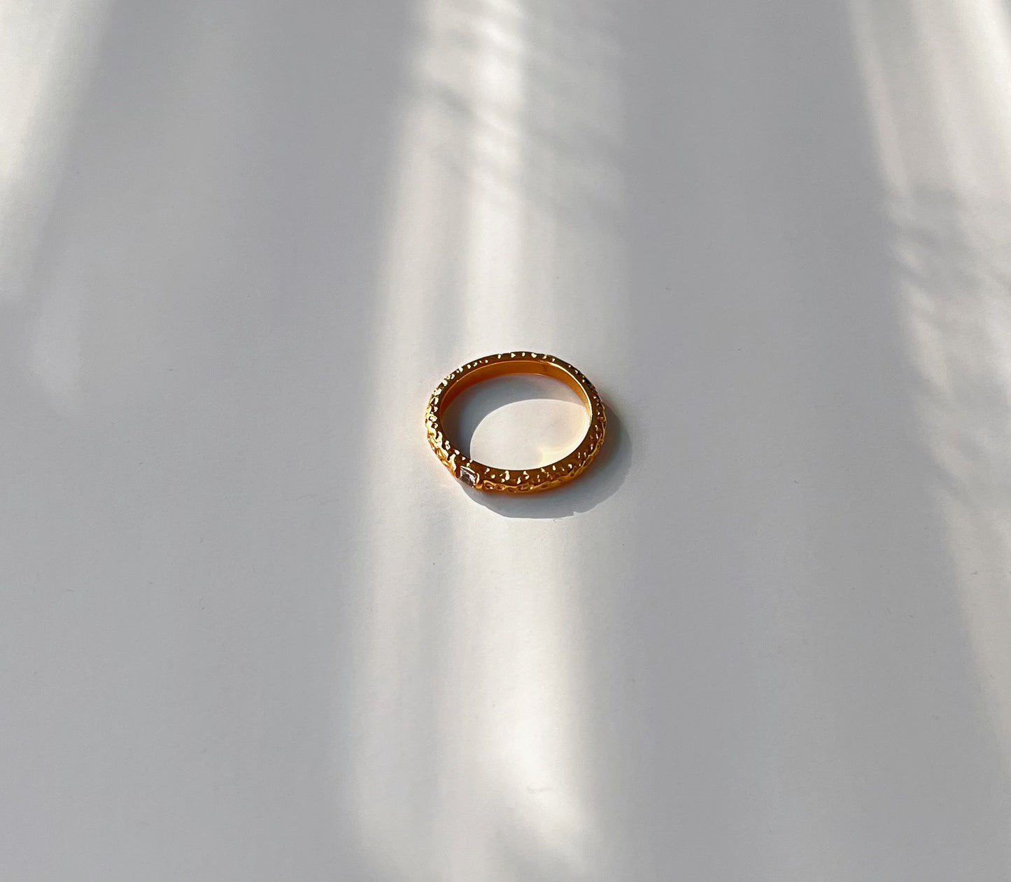 Single Diamond Band