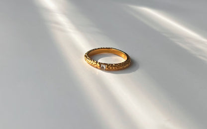 Single Diamond Band